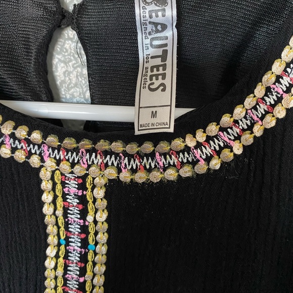 Black tank top crop top with beautiful stitching in the front - Picture 4 of 5